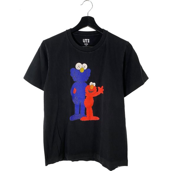 KAWS x Uniqlo Black Elmo Companion Tee Size S - Picture 1 of 5